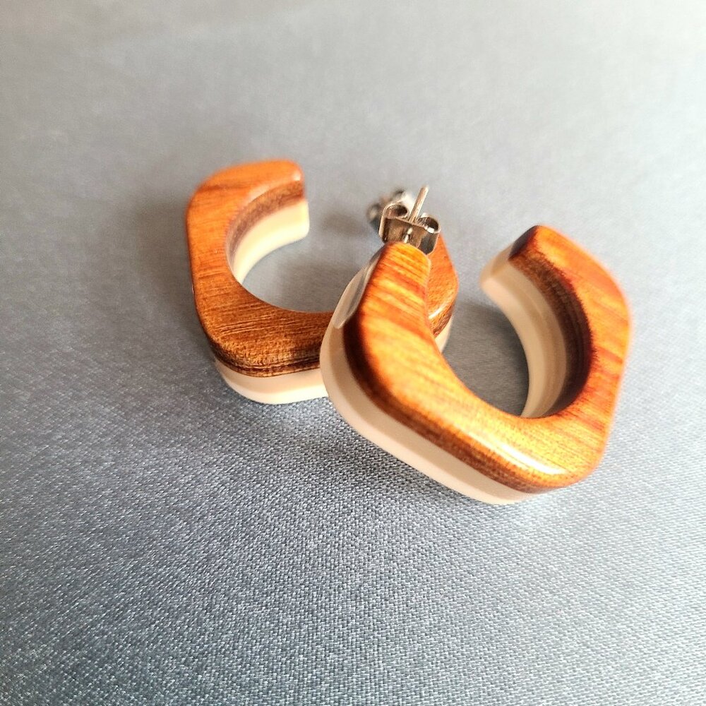 3 colors plastic loop earrings. Brown taupe and beige earrings. - Picture 3 of 7